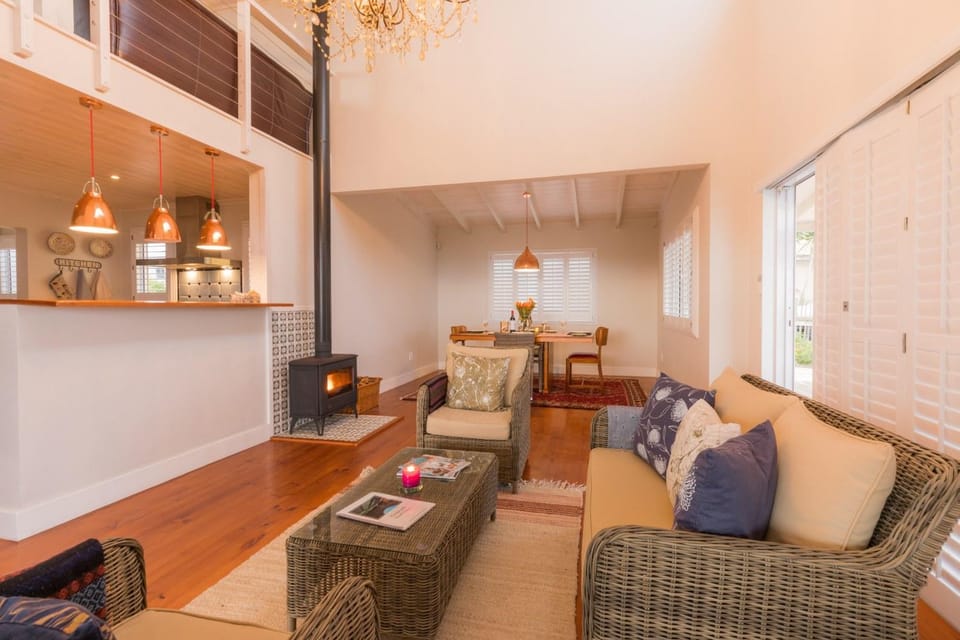 Kitchen or kitchenette, Living room, Lounge or bar, Dining area