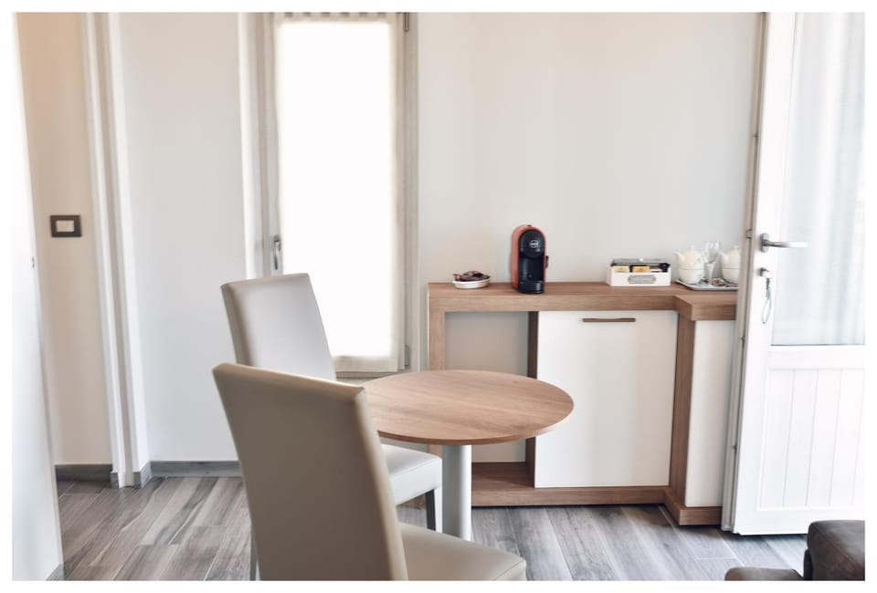 Coffee/tea facilities, Living room