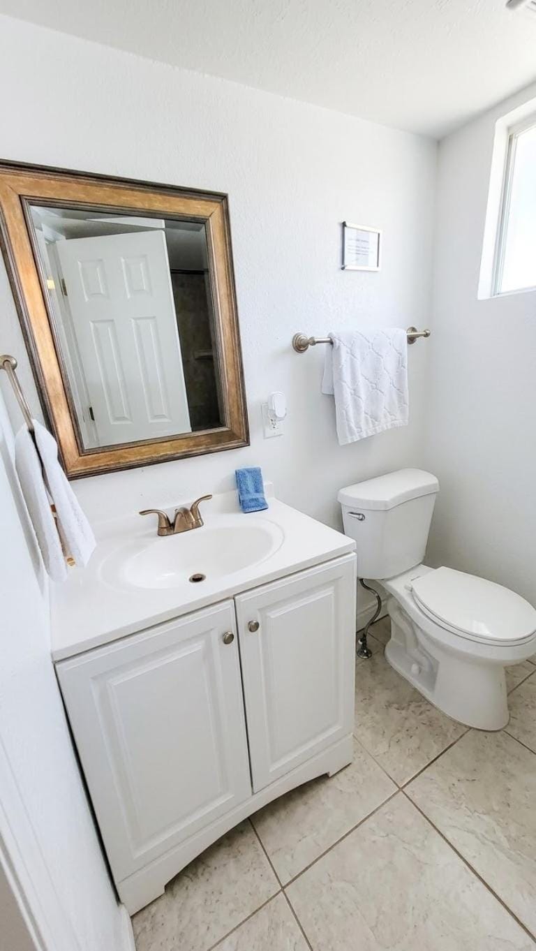 Bathroom, Photo of the whole room, Decorative detail