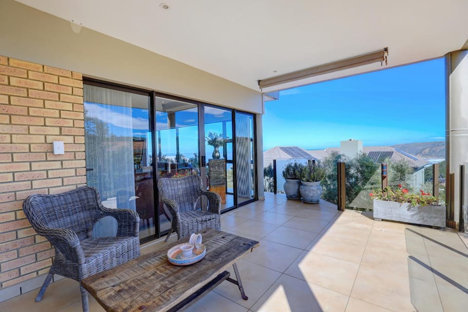 Patio, Natural landscape, View (from property/room), Balcony/Terrace, Seating area, Mountain view