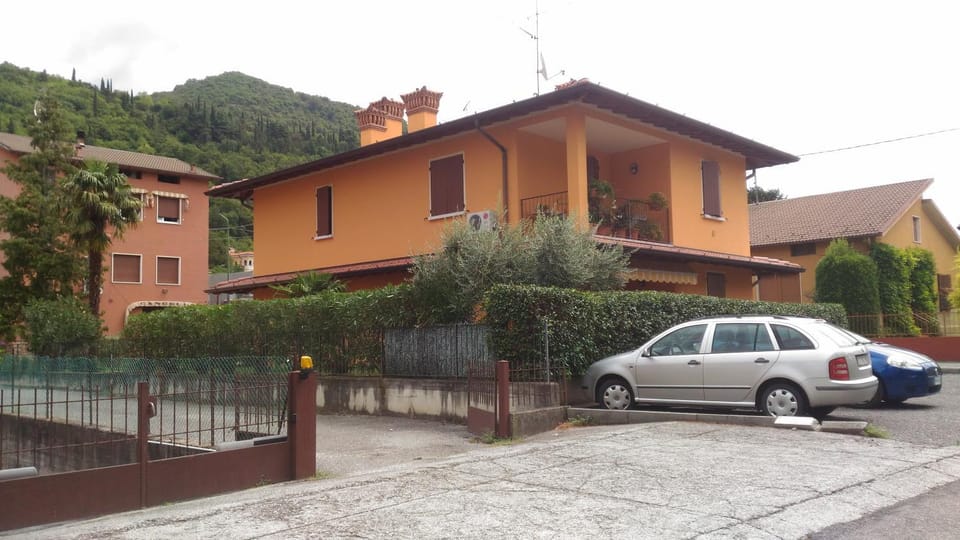 Property building, Neighbourhood