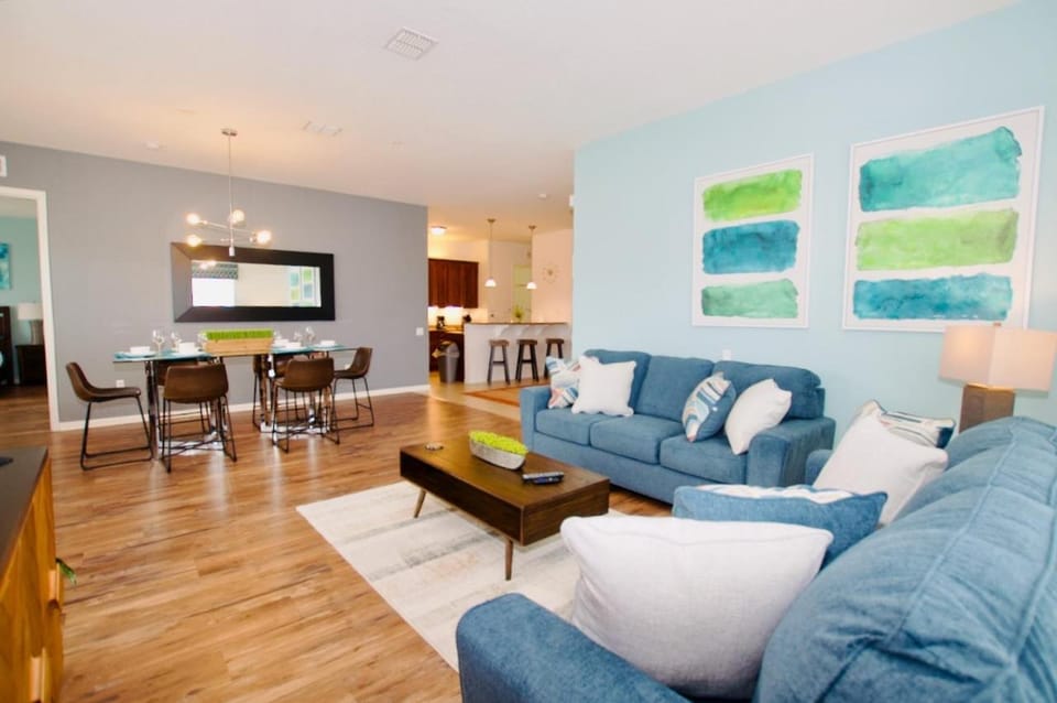 Vista Cay at Epic Universe - Luxury 4 bedroom condo Apartment in Orlando