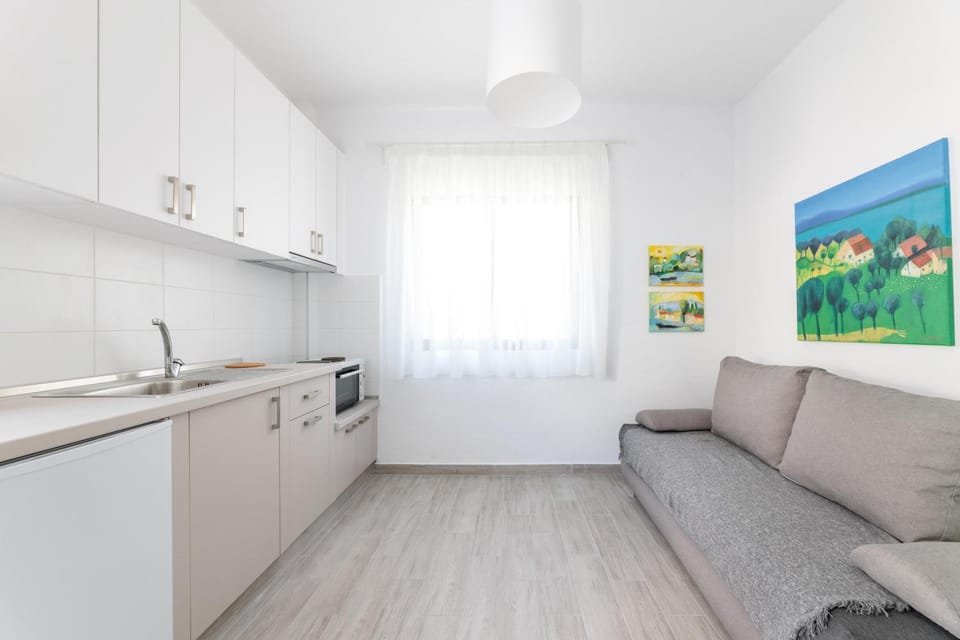 Kitchen or kitchenette, Living room