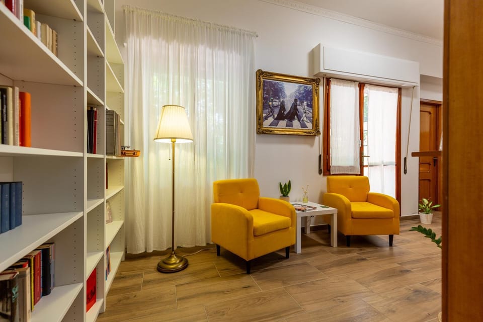 Communal lounge/ TV room