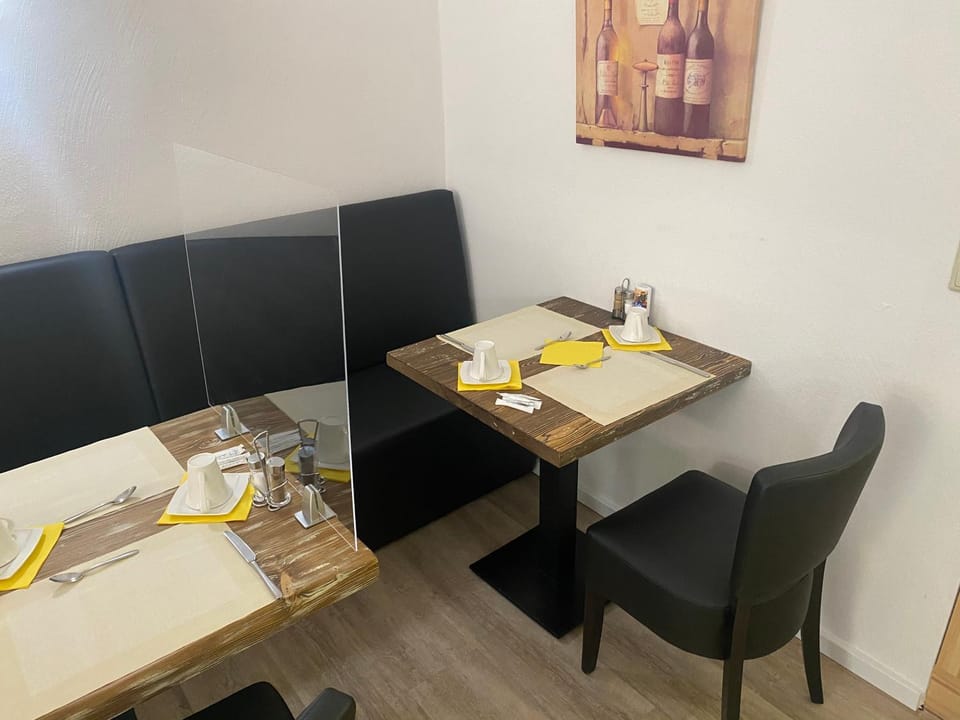 Food and drinks, Dining area, Breakfast