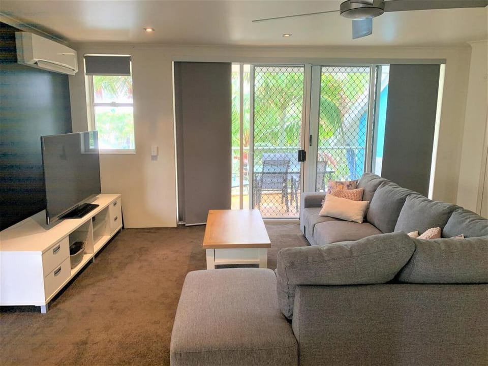 Gorgeous 4 Bed Beachside Apartment - Diamond Beach Resort Apartment in Mermaid Beach