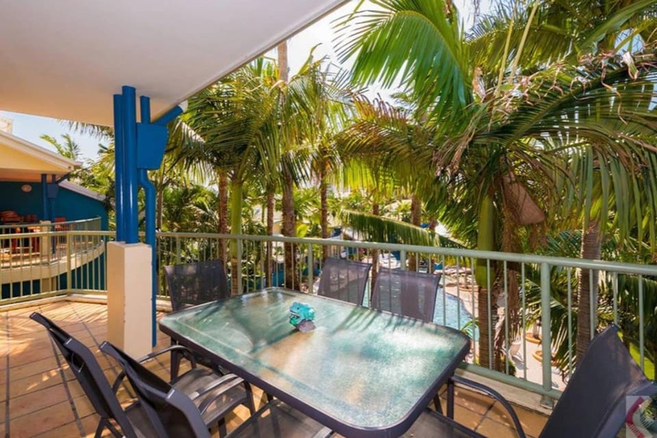 Gorgeous 4 Bed Beachside Apartment - Diamond Beach Resort Apartment in Mermaid Beach