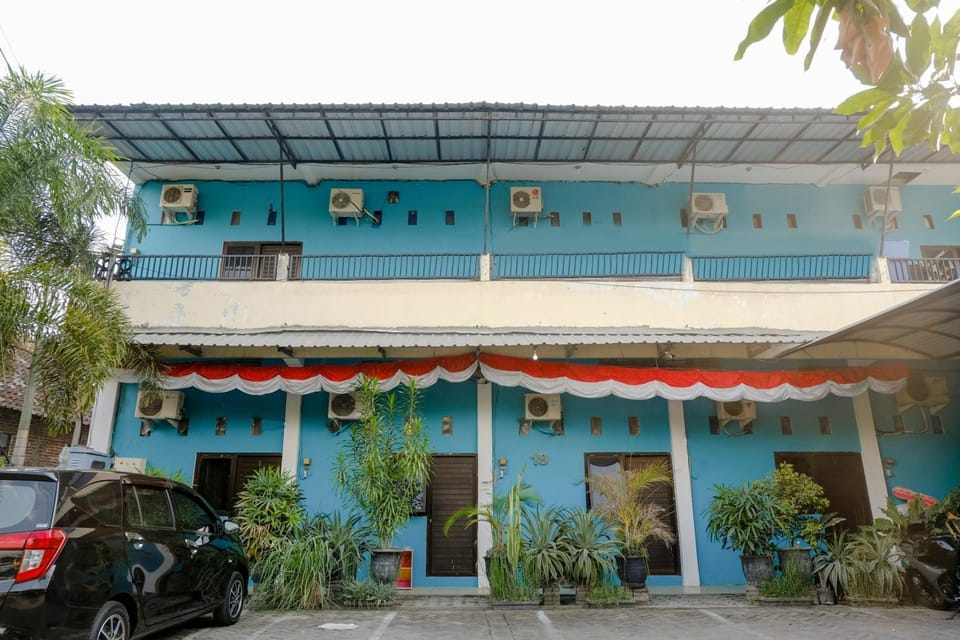 Facade/entrance