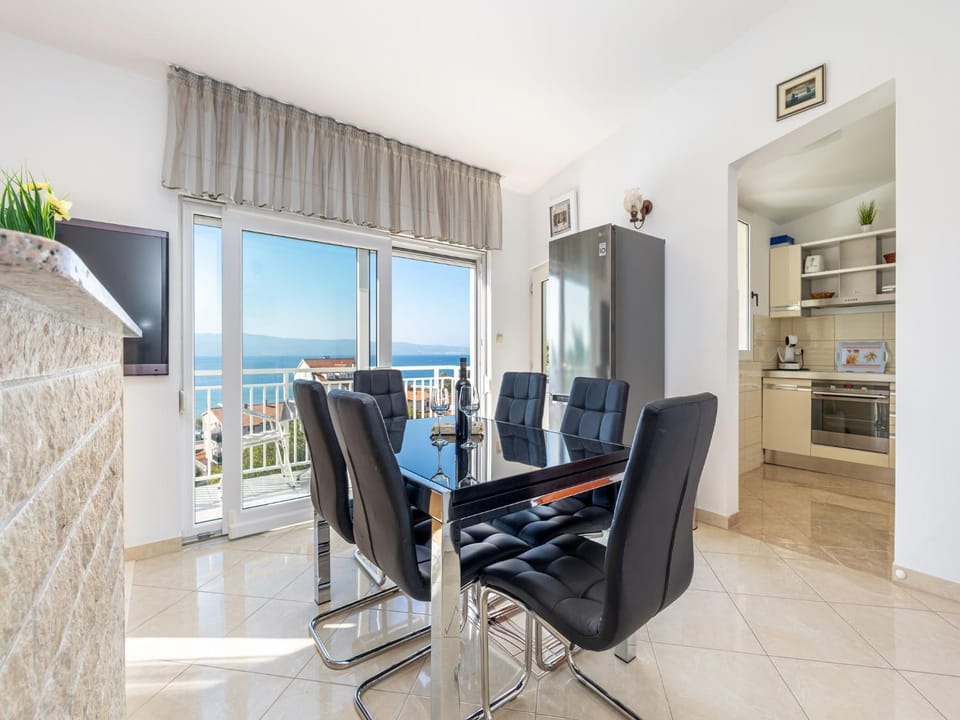 Kitchen or kitchenette, Seating area, Dining area, Sea view