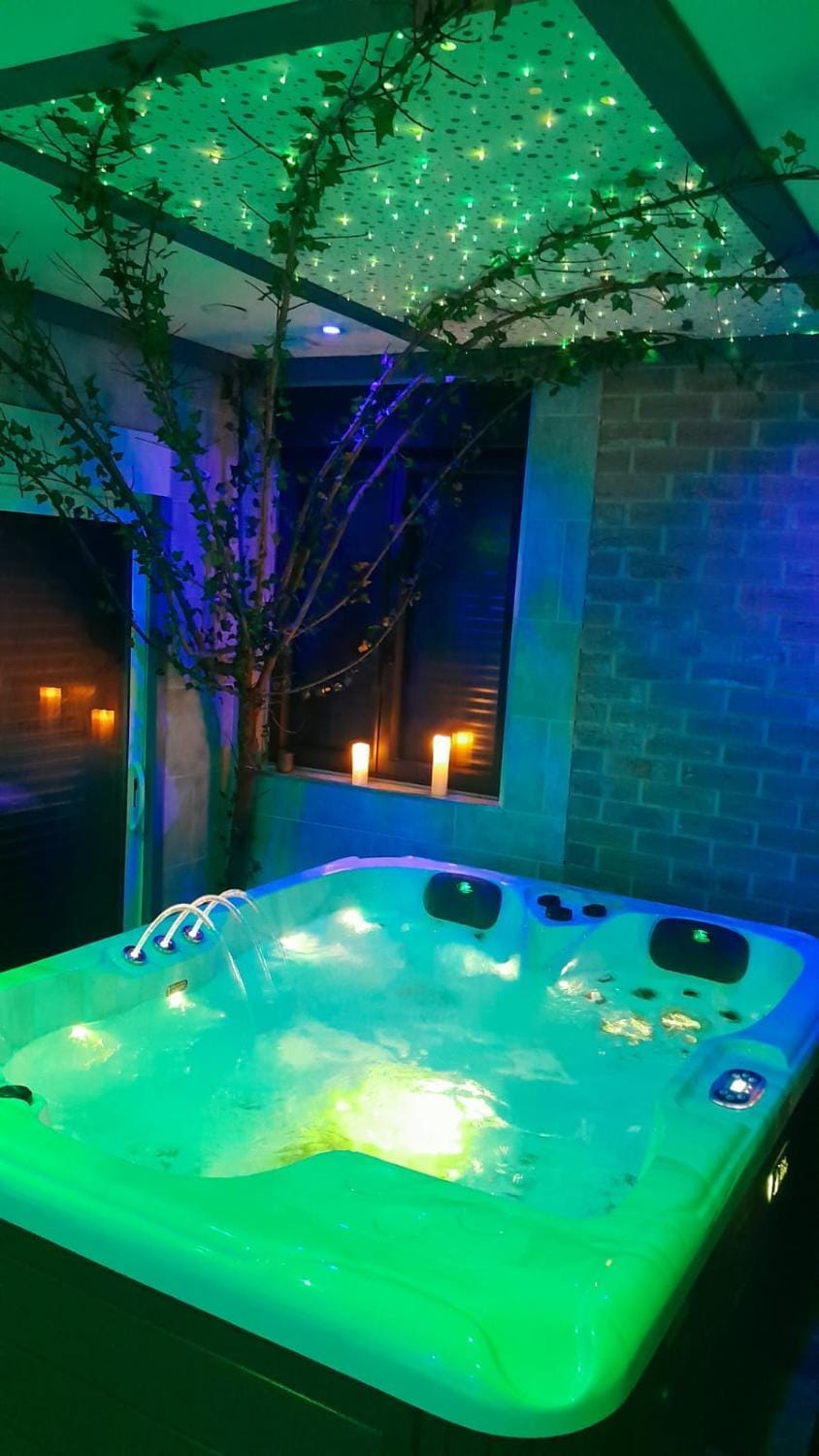 Night, Hot Tub