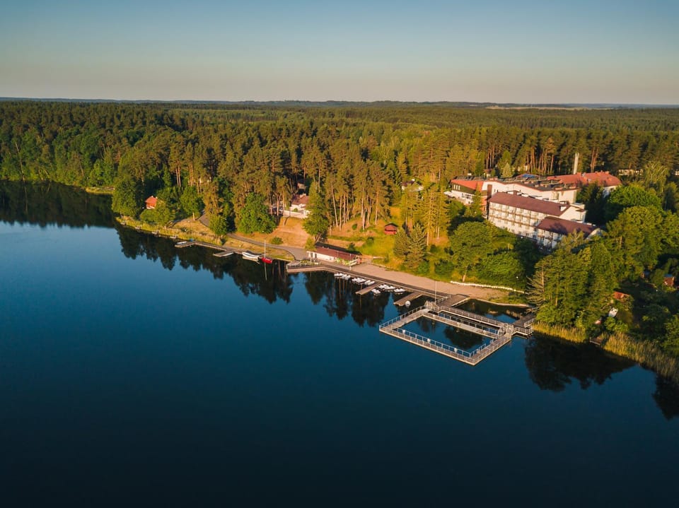 Property building, Nearby landmark, Day, Natural landscape, Bird's eye view, Beach, Lake view