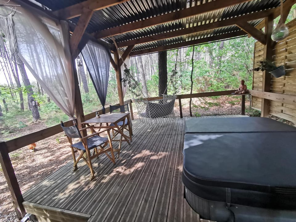 Hot Tub, Hot Tub, Balcony/Terrace, Balcony/Terrace, Dining area, Garden view
