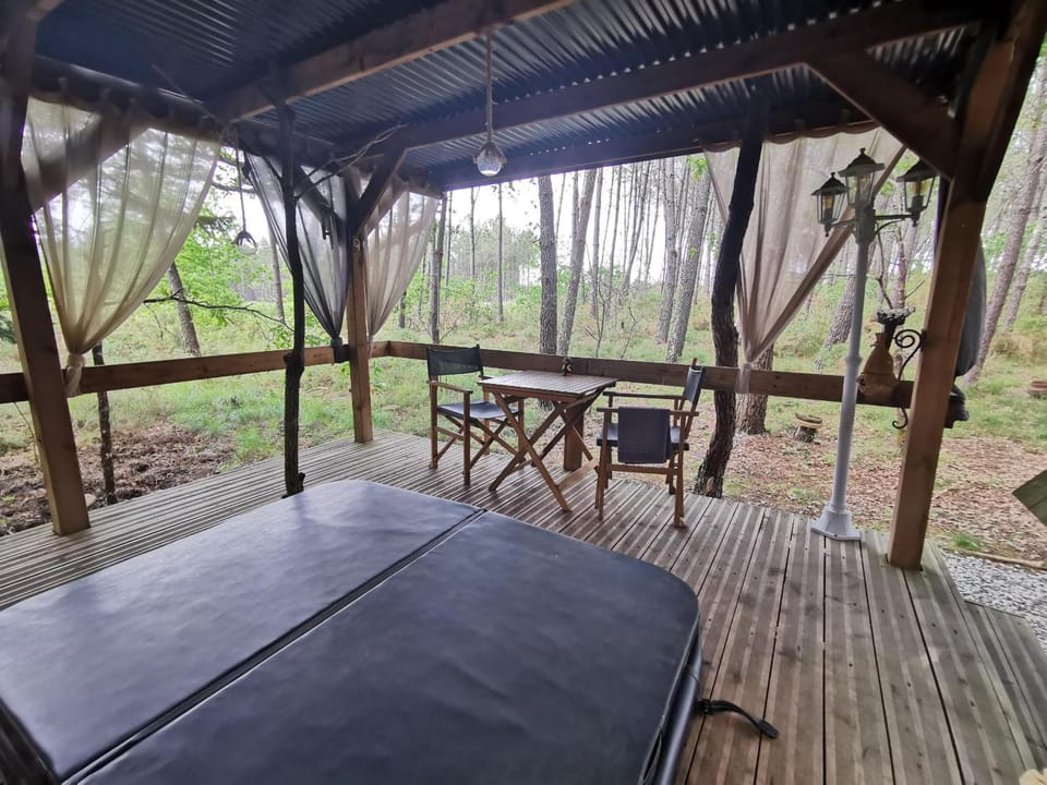 Hot Tub, Hot Tub, Balcony/Terrace, Balcony/Terrace, Dining area, Garden view