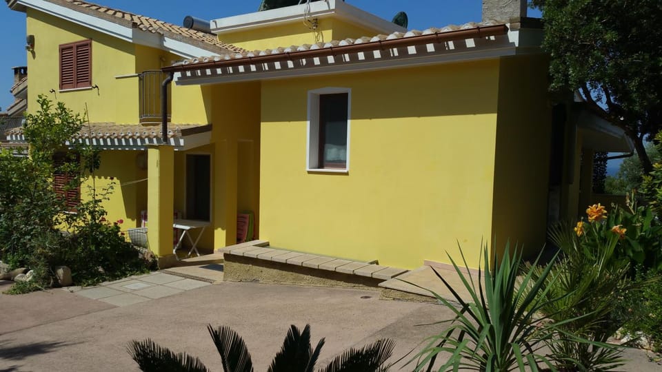 Property building, Facade/entrance, Garden view