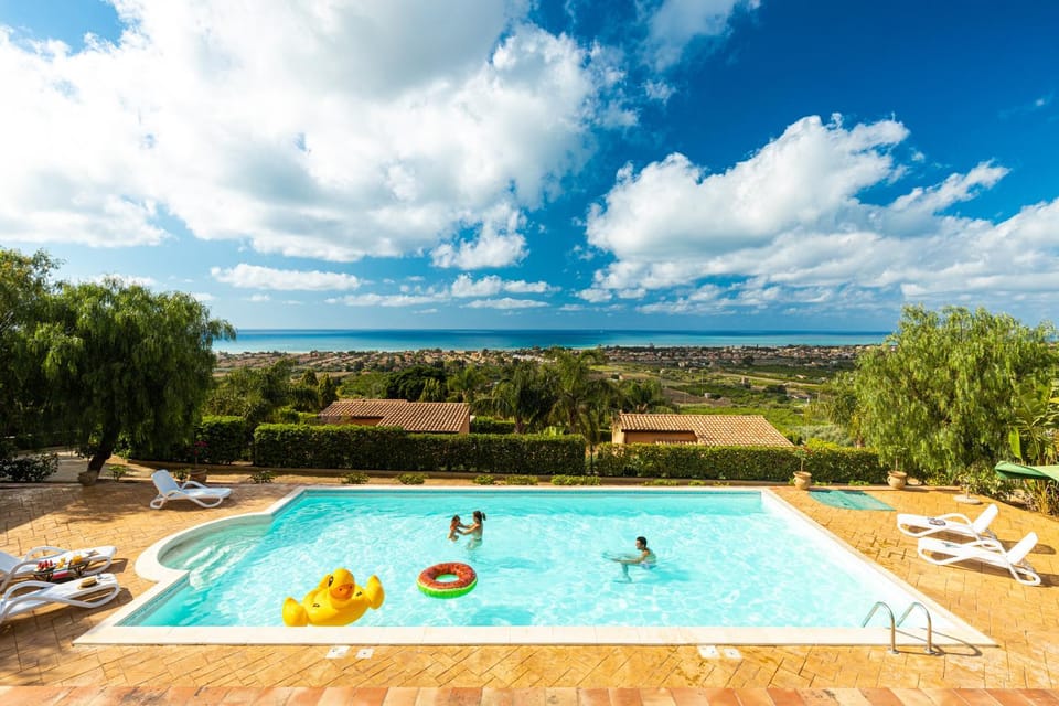 Swimming pool, Swimming pool