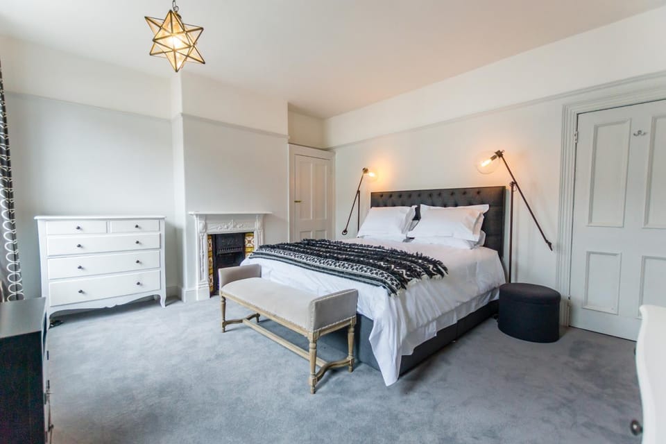 Bed, Photo of the whole room, Bedroom, wardrobe