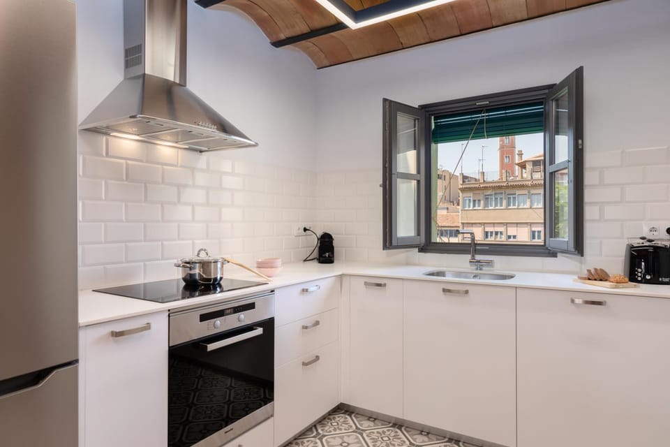 Coffee/tea facilities, Kitchen or kitchenette, minibar, pet friendly, stove
