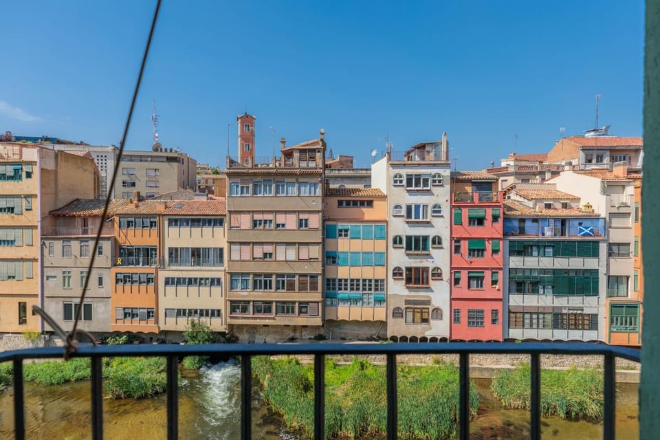 Nearby landmark, Neighbourhood, View (from property/room), Balcony/Terrace, City view, River view, Street view