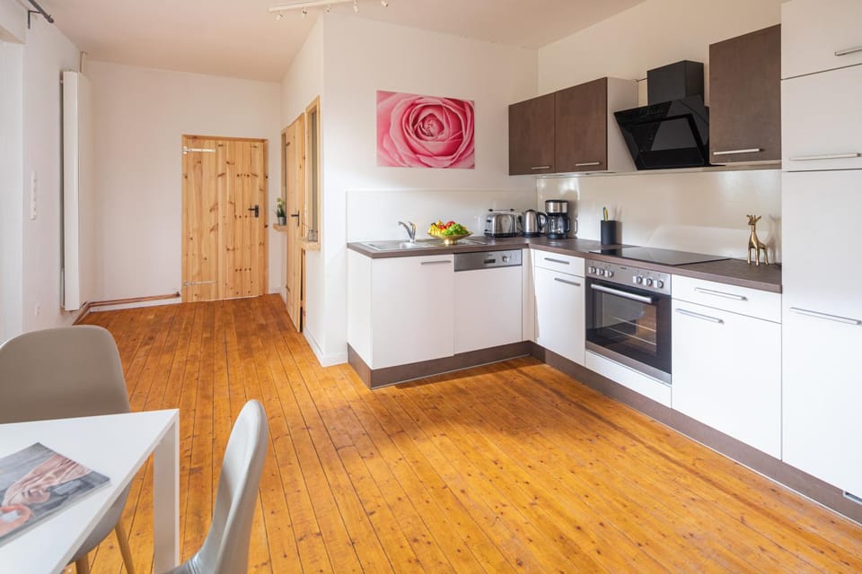 Kitchen or kitchenette, Dining area, dishwasher
