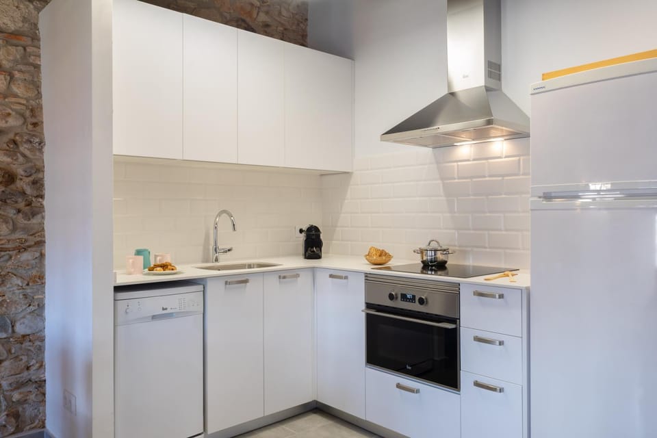 Coffee/tea facilities, Kitchen or kitchenette, dishwasher, pet friendly, stove
