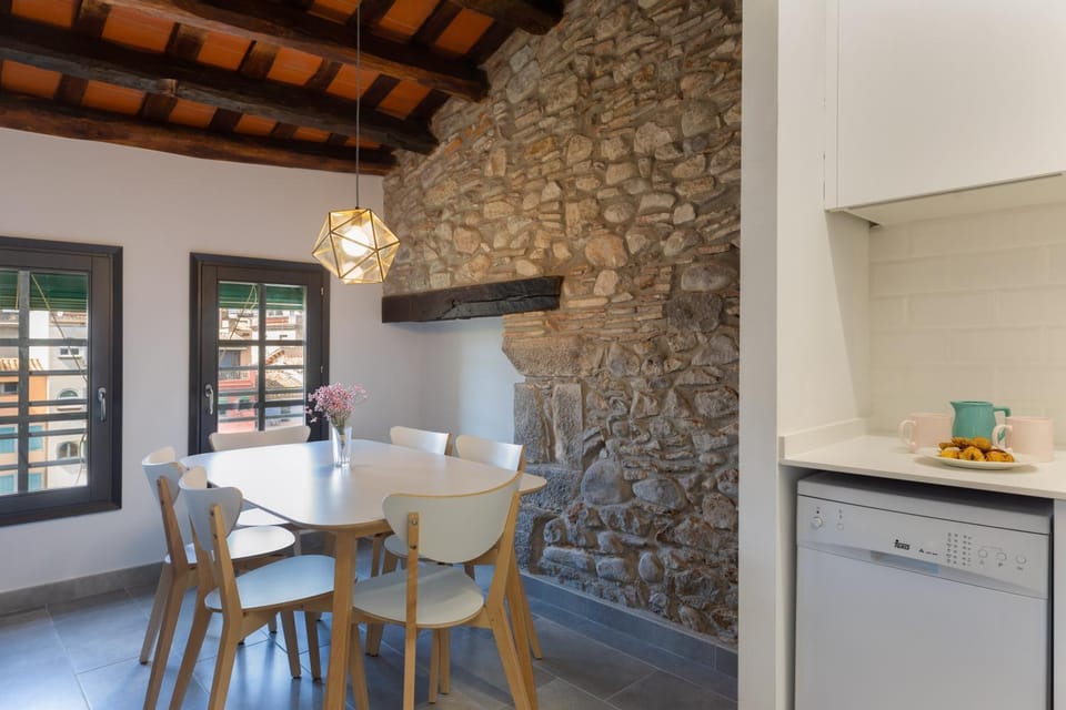 Kitchen or kitchenette, Dining area, dishwasher