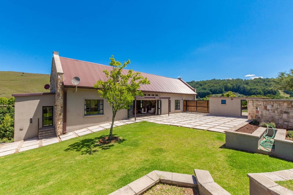 Property building, Patio, Facade/entrance, Garden