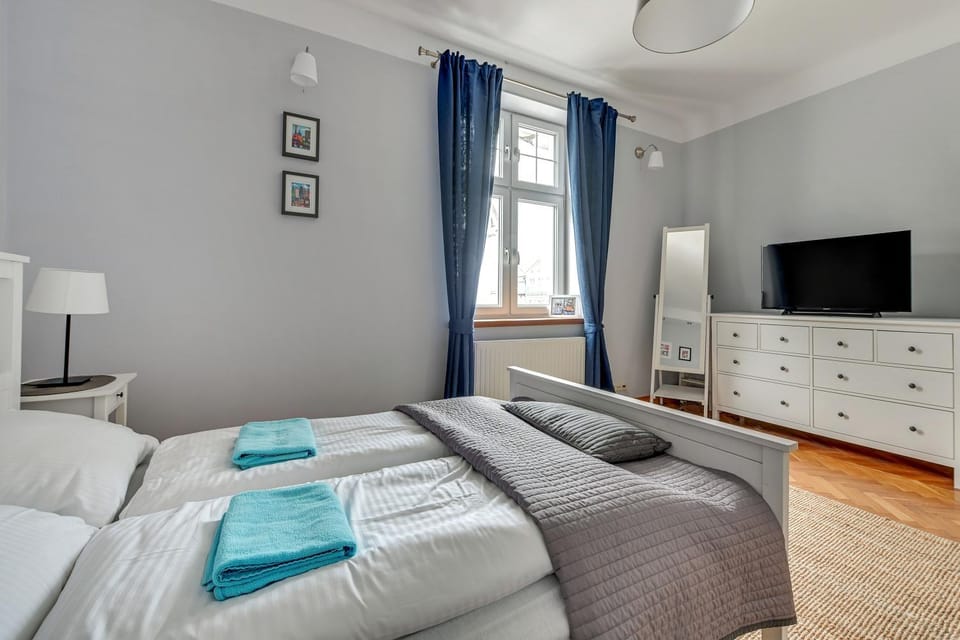 Bed, TV and multimedia, Photo of the whole room
