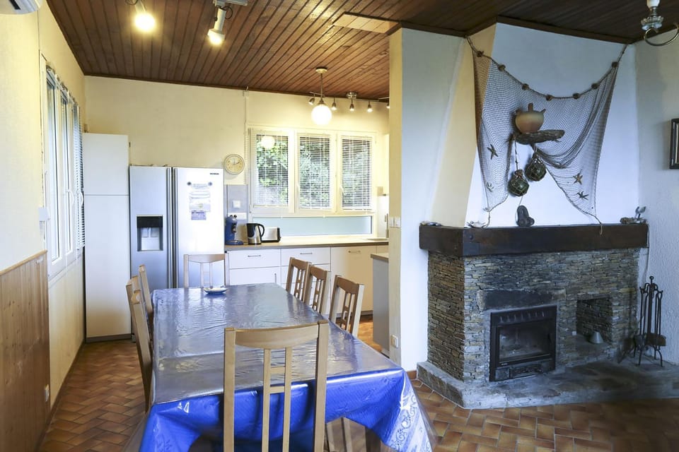 Dining area, kitchen