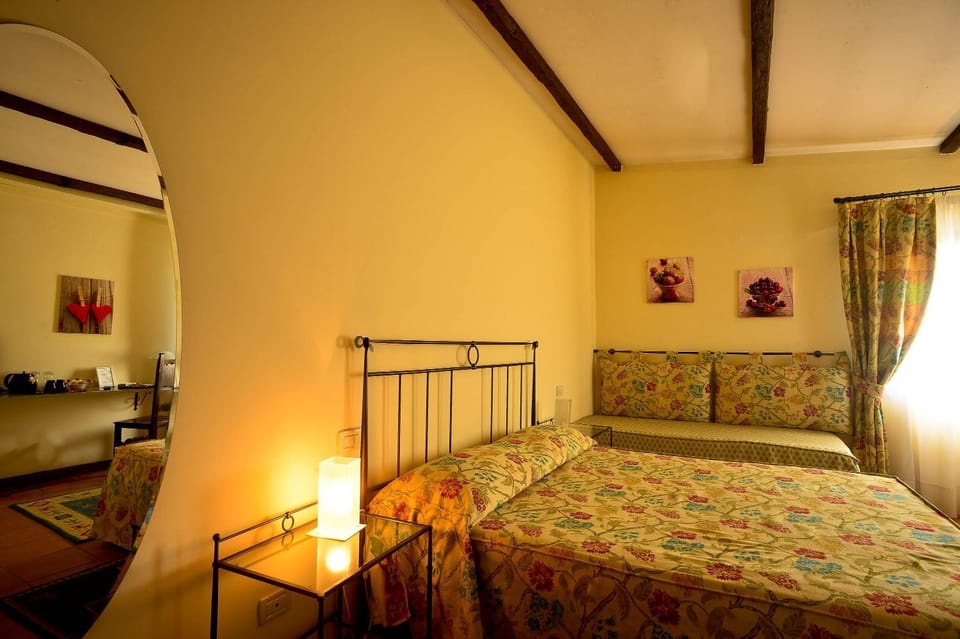 Bed, Photo of the whole room