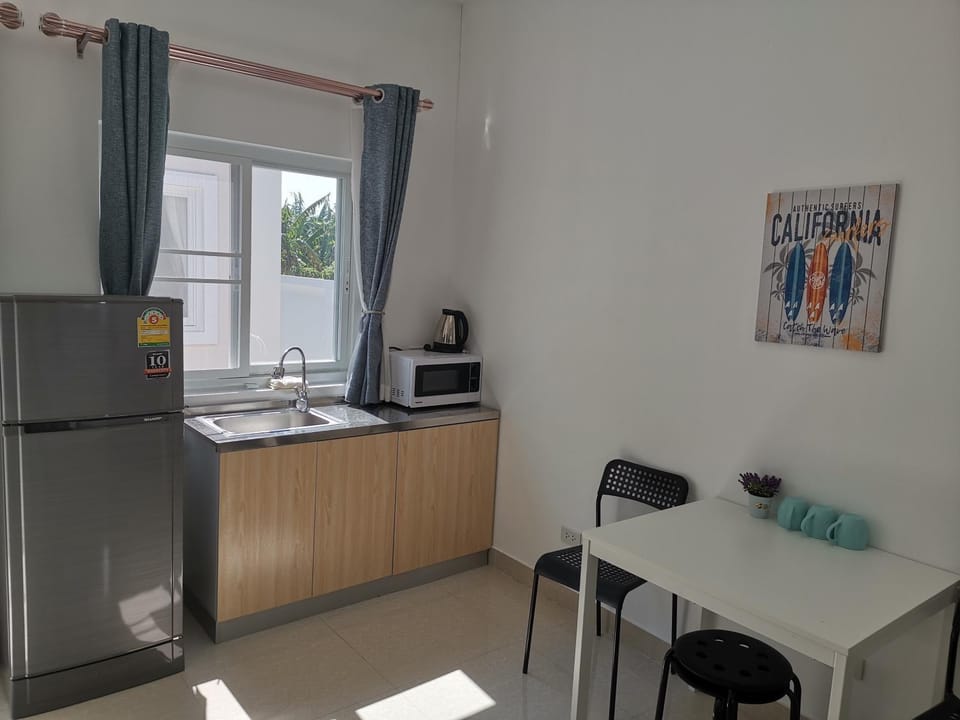 Kitchen or kitchenette, minibar, pet friendly, stove