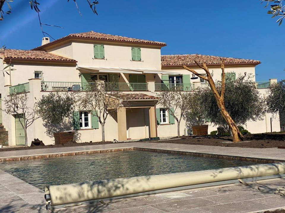 Day, Swimming pool