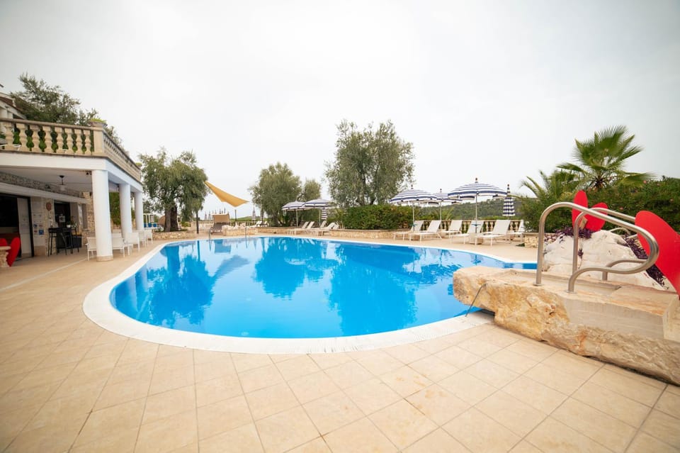 Swimming pool, Swimming pool
