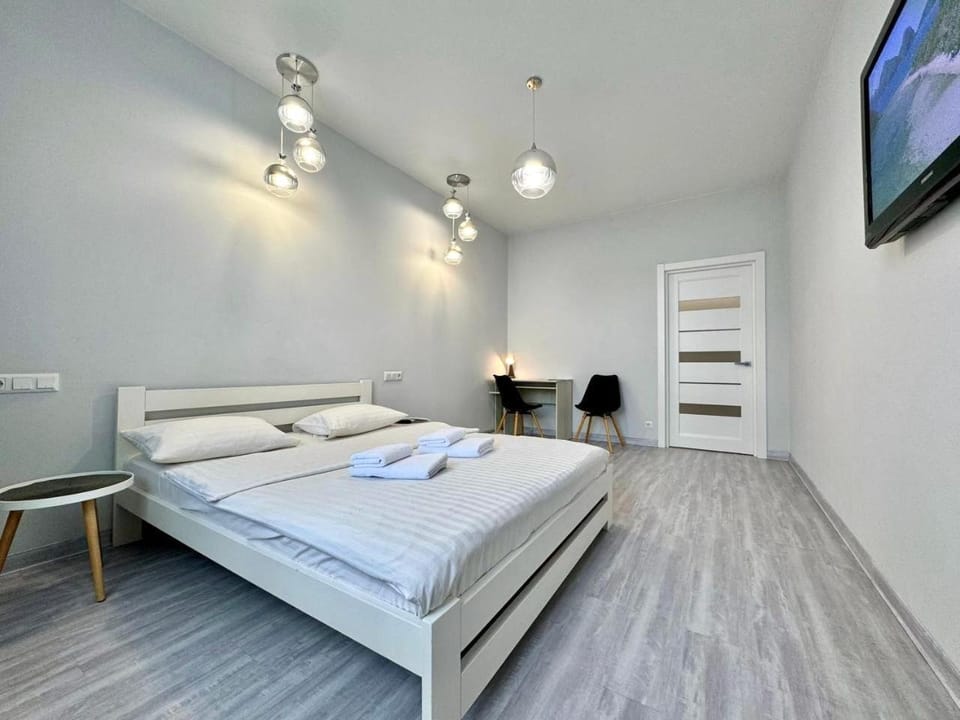 ApartPoltava ЖК "Пилипа Орлика,26" BUSINESS апартаменти з неймовірною панорамою - LED дзеркало -ТРОПІЧНИЙ душ Apartment in Ukraine