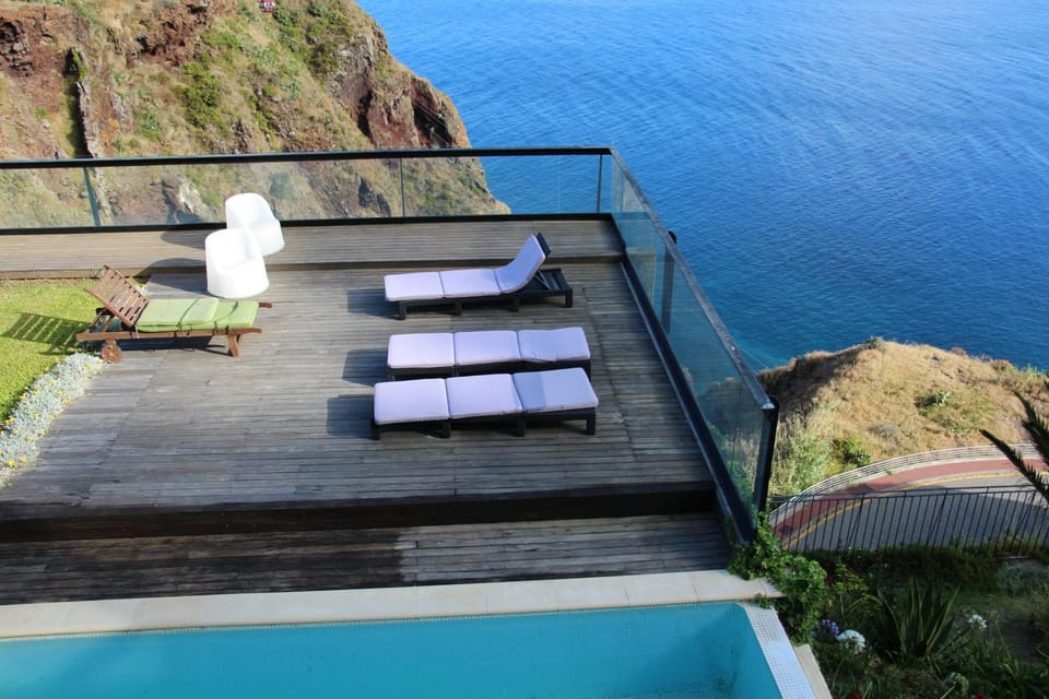 Spacious house with sea view in Caniço + private pool House in Caniço