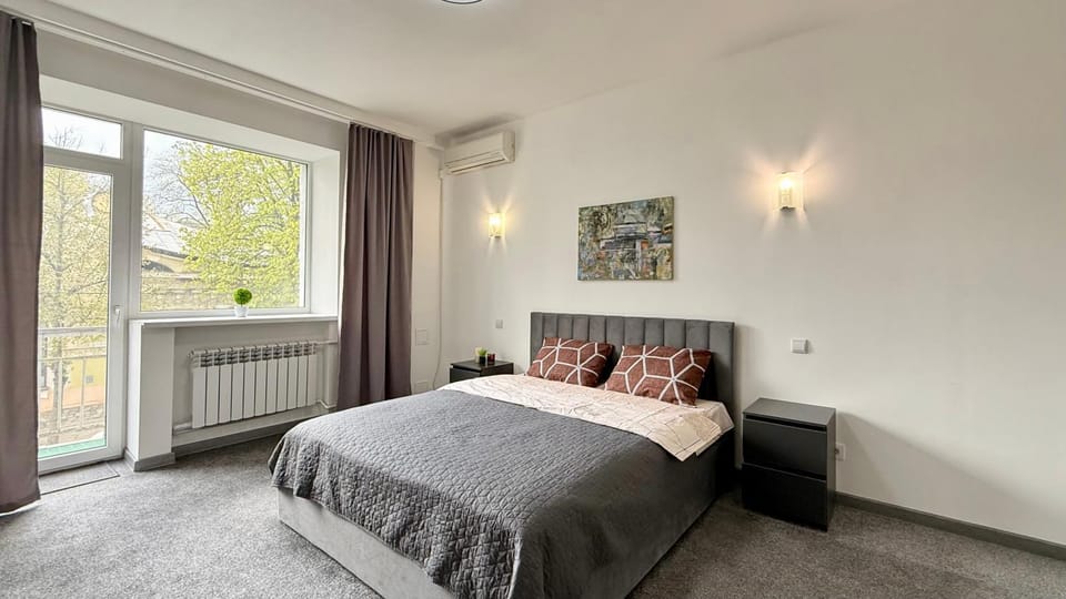 Bed, Photo of the whole room, Bedroom, air conditioner