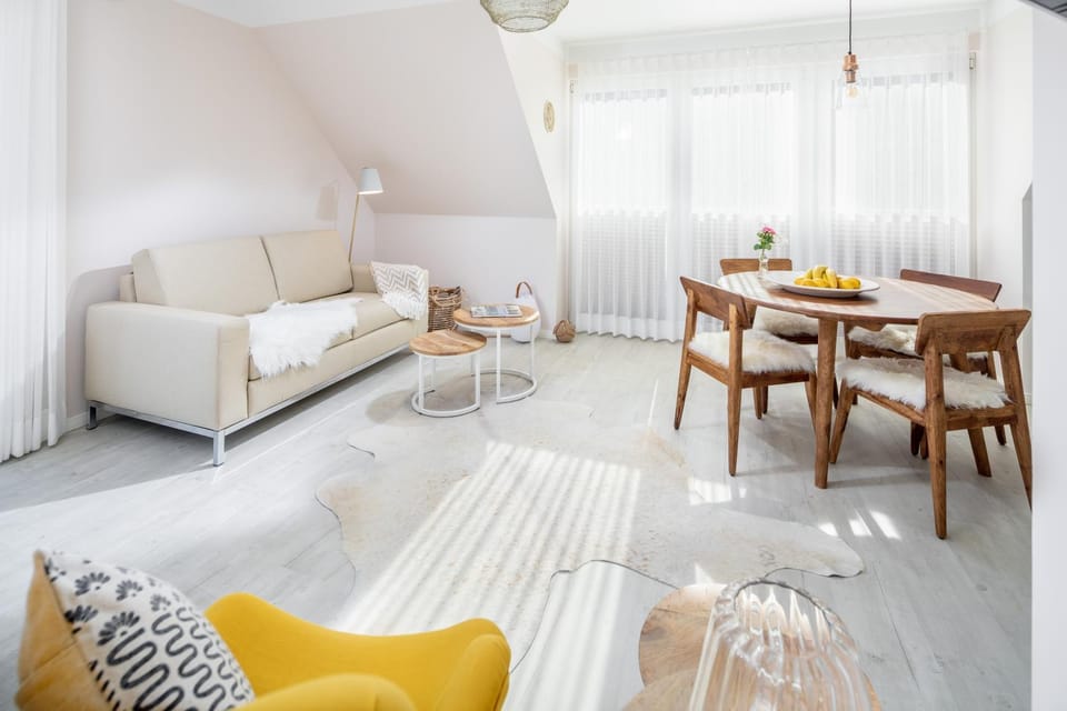 Living room, Seating area, Dining area