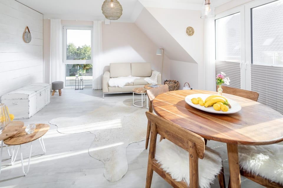 Living room, Dining area, Food