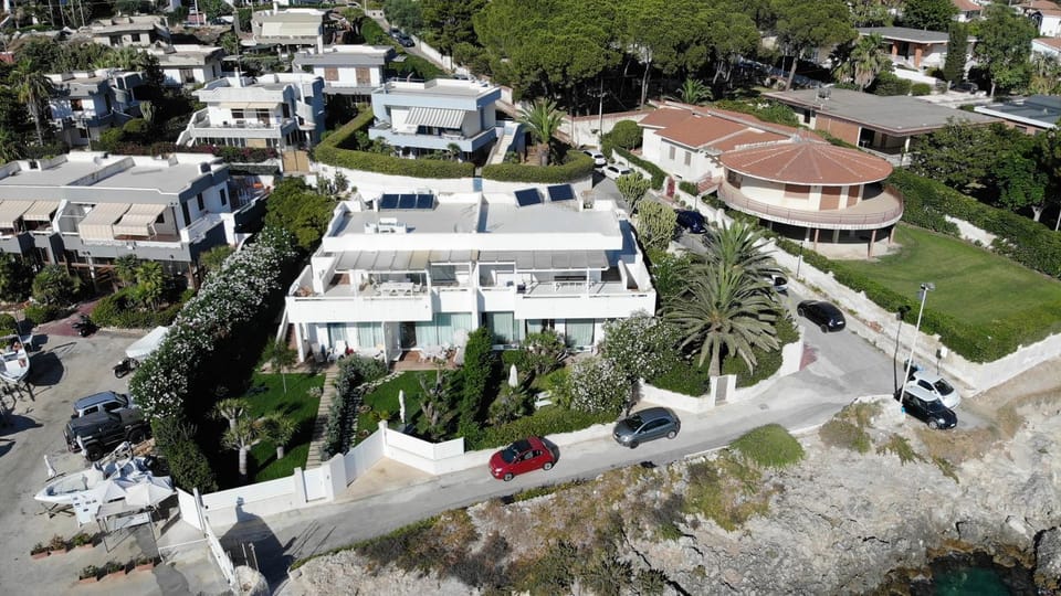 CASA sugli SCOGLI Villa in Fontane Bianche