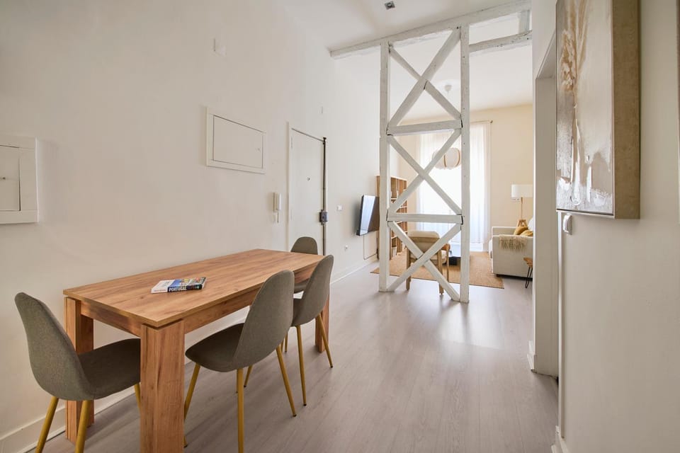 TV and multimedia, Seating area, Dining area