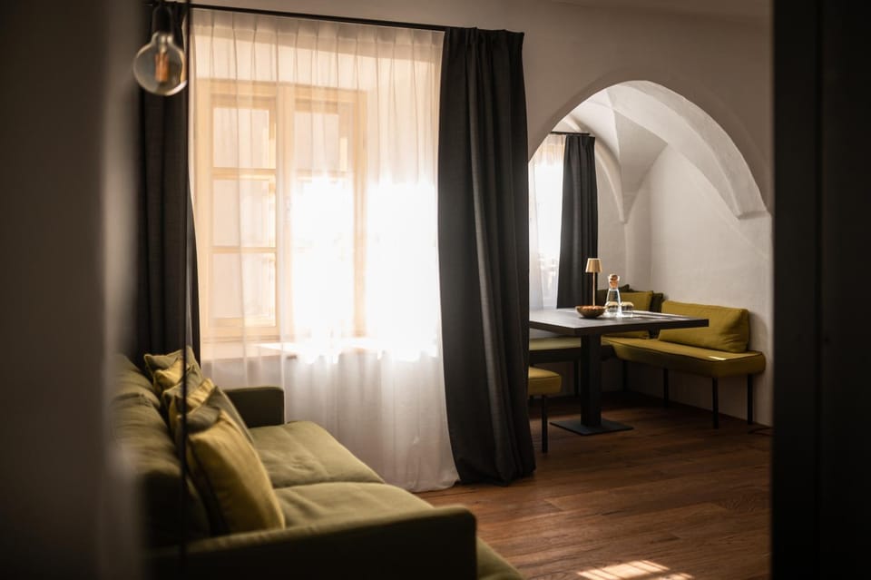 Living room, Photo of the whole room, Seating area, Dining area