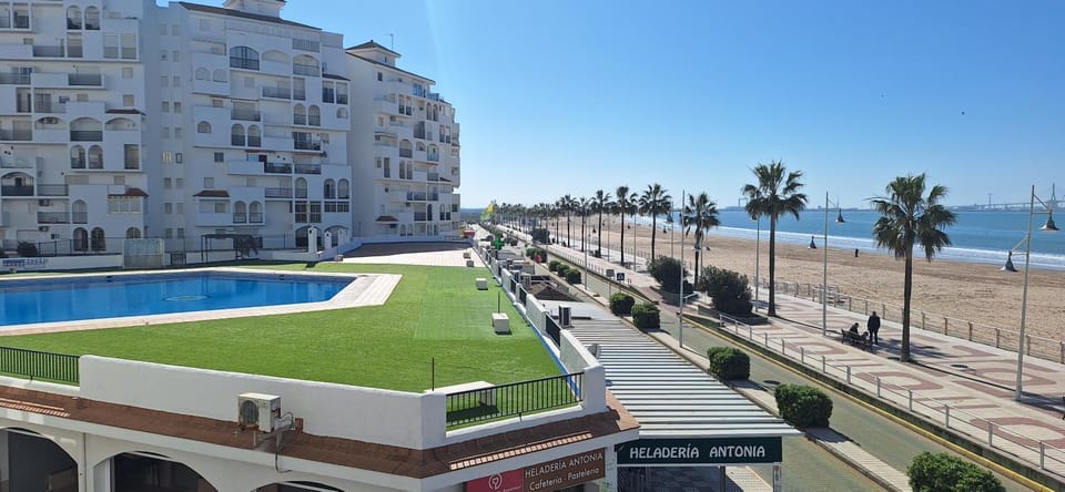 Pool view, Sea view