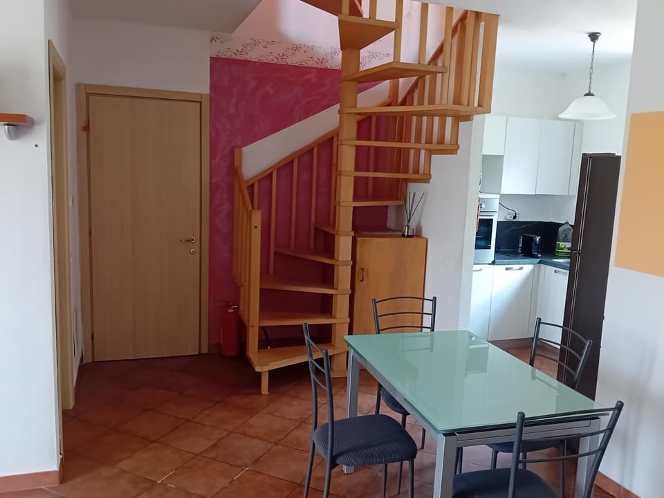 Kitchen or kitchenette, Dining area, pet friendly