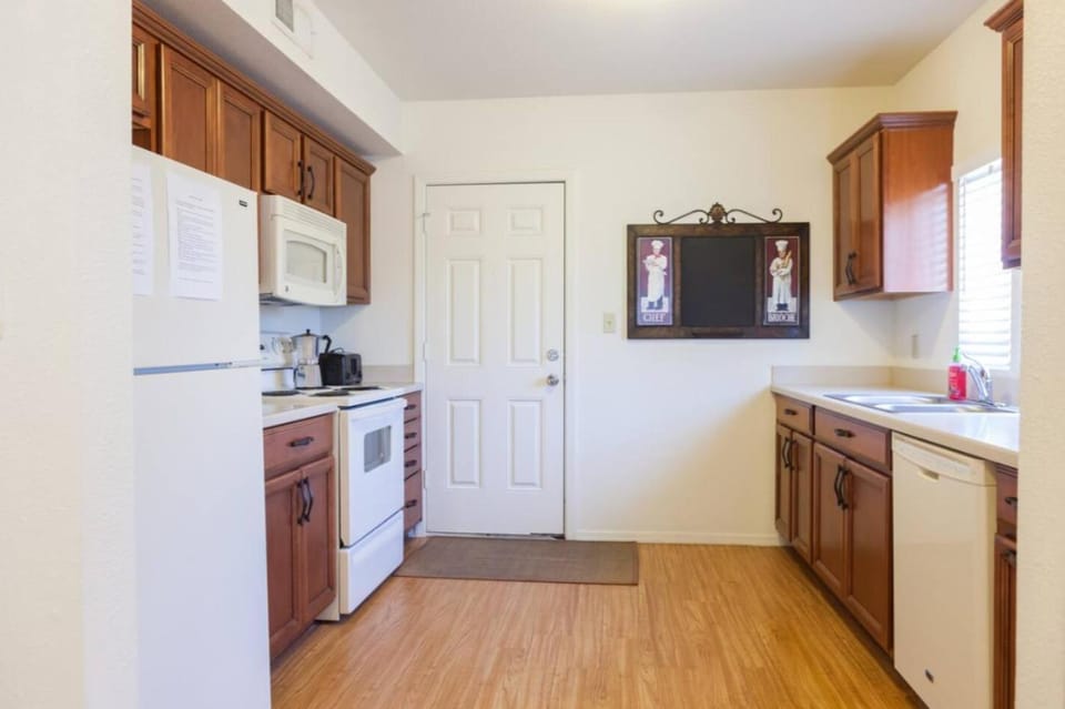 Coffee/tea facilities, Kitchen or kitchenette, dishwasher