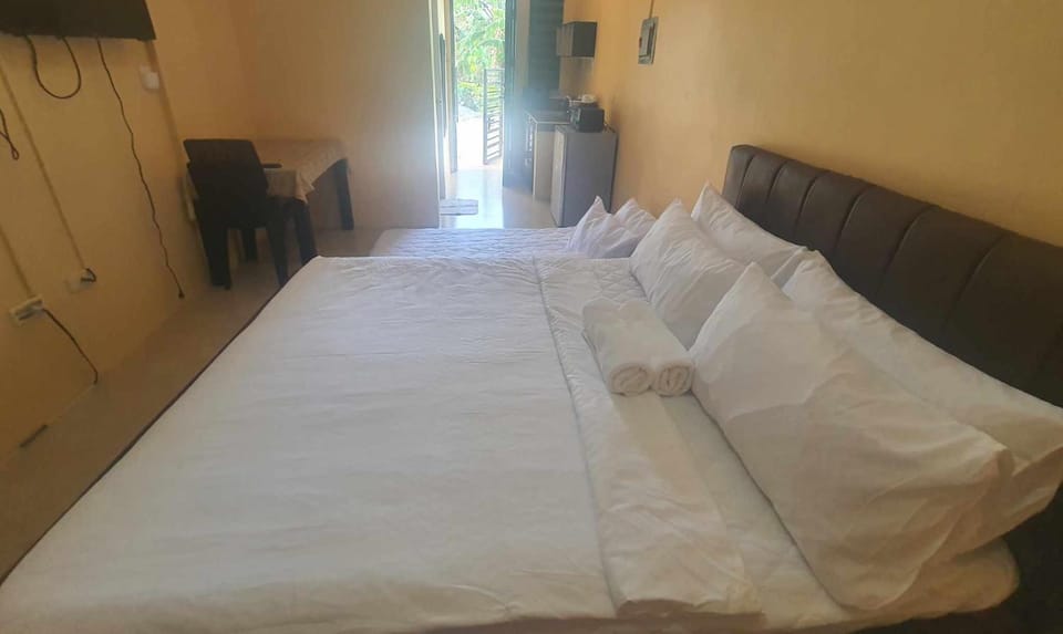 Lucena Meg's Studio Apmnt Deluxe rm-Near SM-Wifi Apartment in Calabarzon