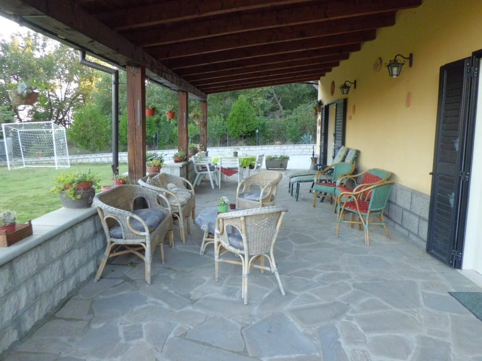 Communal lounge/ TV room, Balcony/Terrace