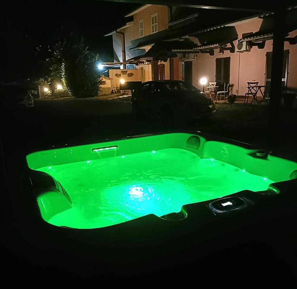 Night, Hot Tub