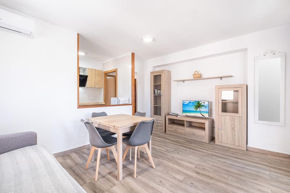 TV and multimedia, Living room, Dining area, air conditioner