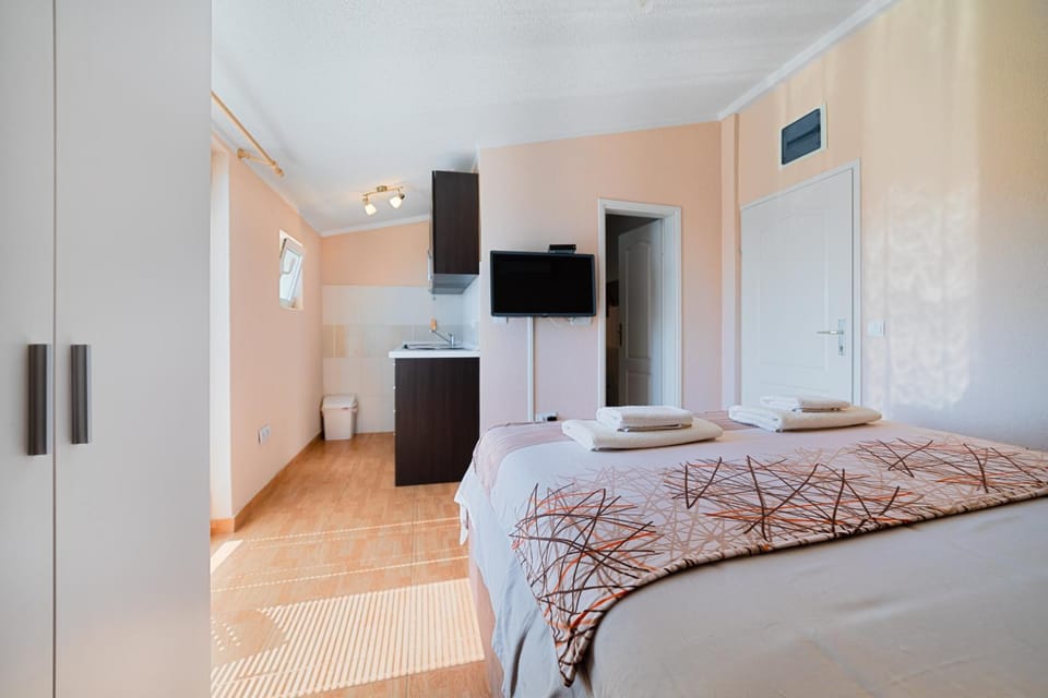 Bed, TV and multimedia