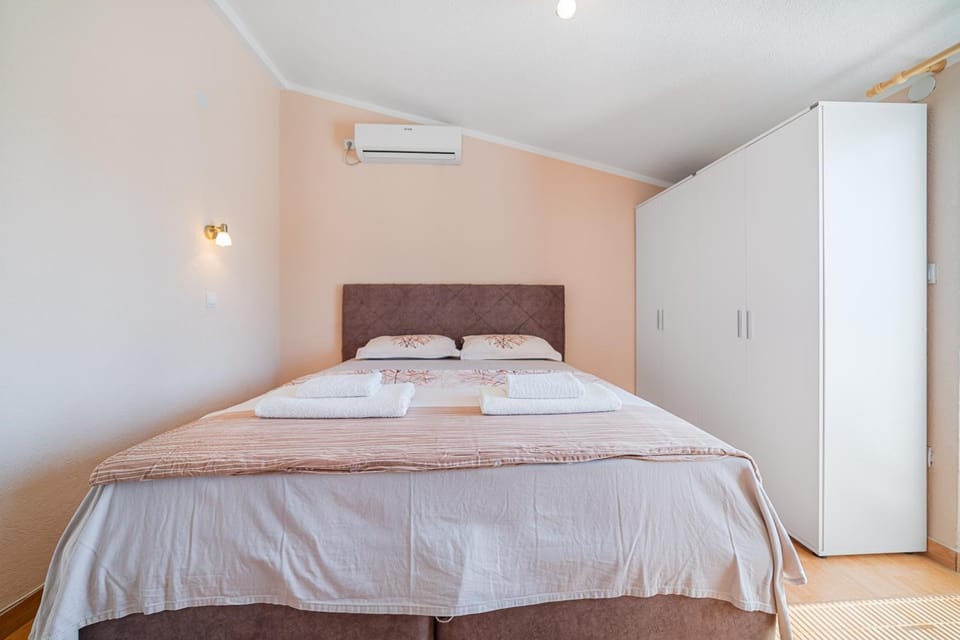Bed, Bedroom, wardrobe