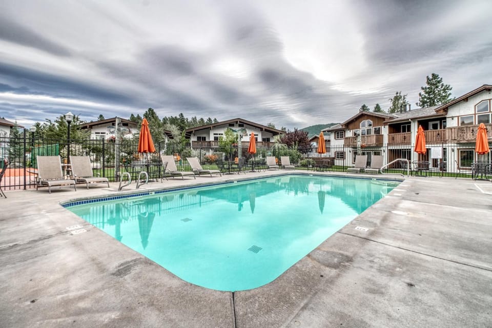 Icicle Village Resort 402: Juniper Studio House in Leavenworth
